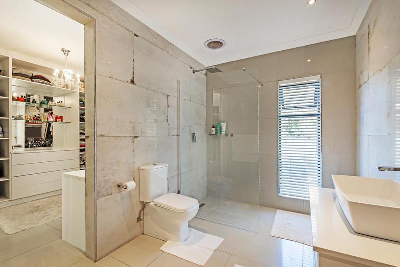 5 Bedroom Property for Sale in Schoongezicht Western Cape